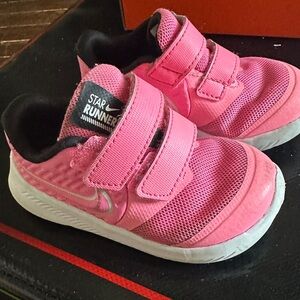 Nike Go Fast Bright Pink Girl Shoes Size 6C Athletic Sneakers